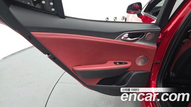 Kia Stinger 3.3 Turbo AWD — photo 1 of 32