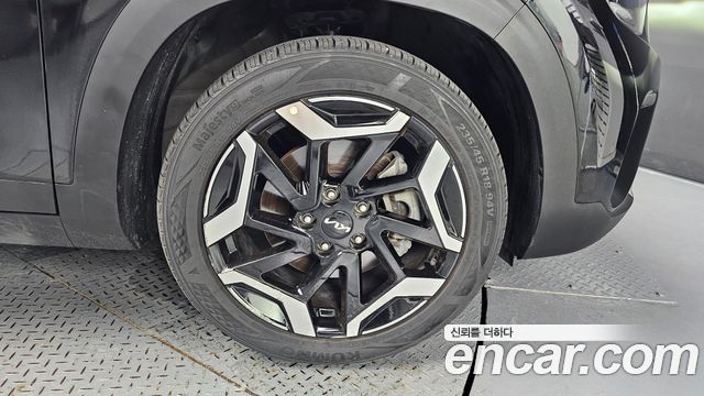 Kia Seltos Gasoline 1.6 Turbo 4WD — photo 1 of 30