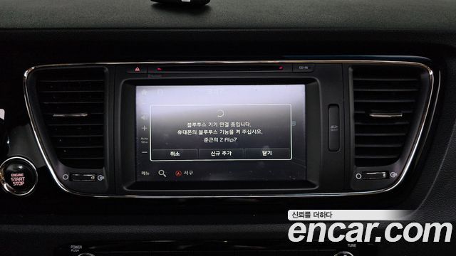 Kia Canival 9-seater Prestige — photo 1 of 34