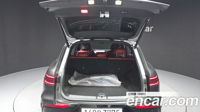 Genesis GV70 2.5T Gasoline AWD — photo 1 of 32
