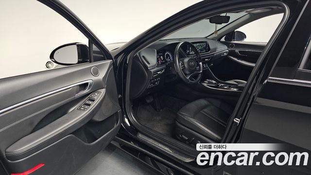 Hyundai Sonata 2.0 — photo 1 of 32