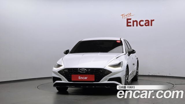 Hyundai Sonata 2.0 — photo 1 of 20