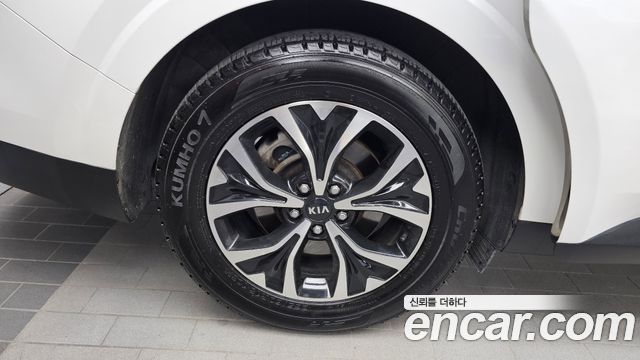 Kia Canival Diesel 9-Seater Prestige — photo 1 of 34