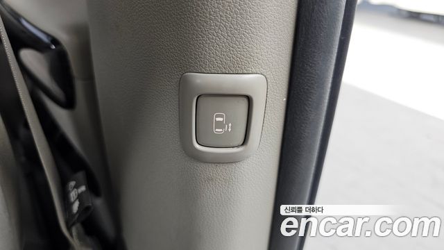 Kia Canival 9-Seater Noblesse — photo 1 of 32