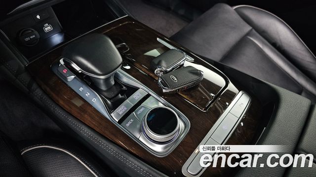 Kia K9 3.8 GDI AWD — photo 1 of 20