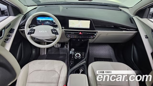 Kia Niro Earth — photo 1 of 30