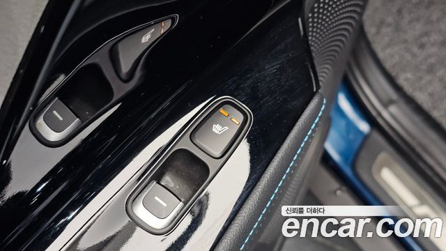 Kia Niro Noblesse — photo 1 of 32