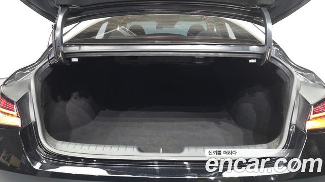 Hyundai AVANTE 1.6 — photo 1 of 34