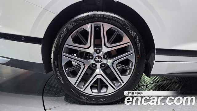 Hyundai Grandeur 2,5 Gasoline 2WD — photo 1 of 34