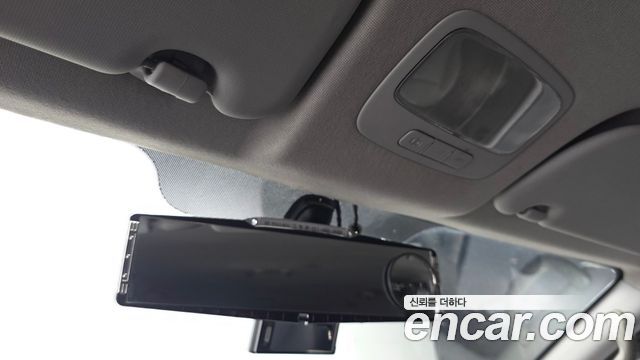Hyundai Starex 12-Seater Wagon — photo 1 of 29