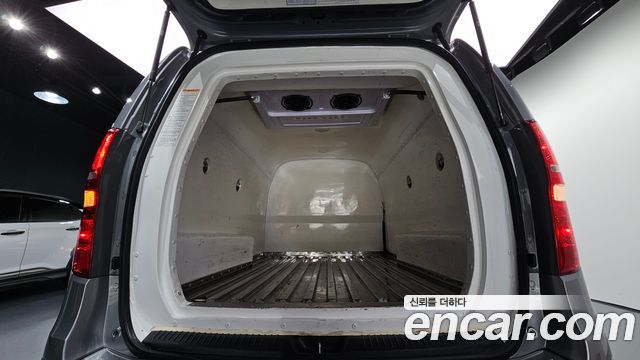 Hyundai Starex Freezer car — photo 1 of 32