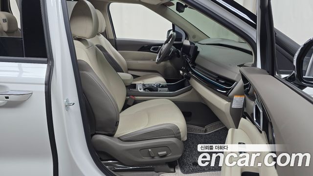 Kia Canival HEV 9seater Signature — photo 1 of 39