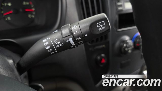 Hyundai Starex 3-Seater VAN — photo 1 of 20