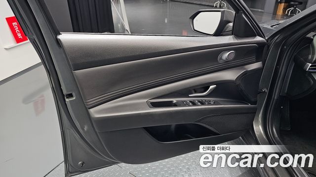 Hyundai AVANTE 1.6 — photo 1 of 31