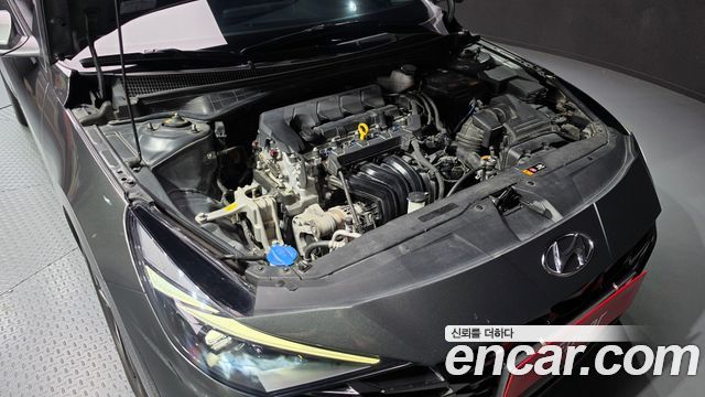 Hyundai AVANTE 1.6 — photo 1 of 20