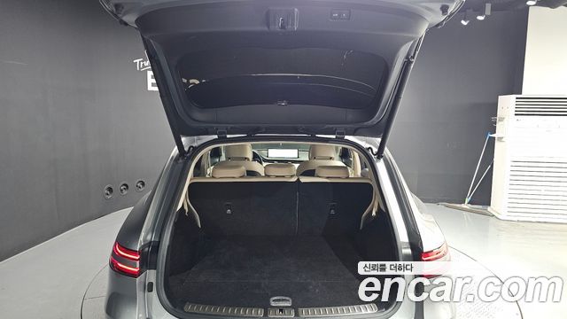 Genesis GV70 2.5T Gasoline 2WD — photo 1 of 36
