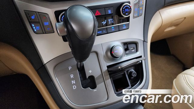 Hyundai Starex 4WD Limousine — photo 1 of 33