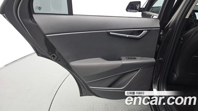 Kia Niro Signature — photo 1 of 31