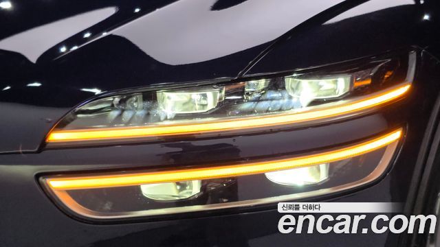 Genesis GV70 2.5T Gasoline AWD — photo 1 of 31
