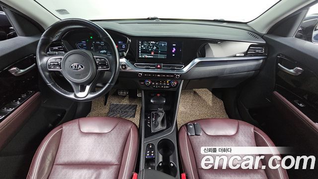 Kia Niro 1.6 HEV — photo 1 of 31