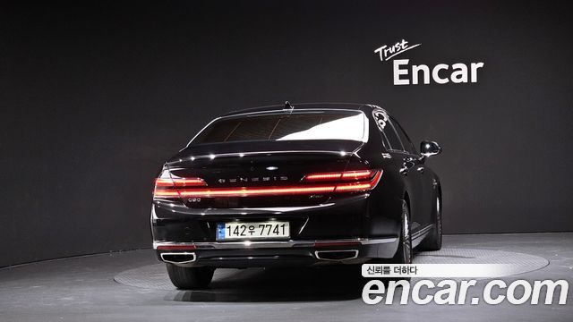 Genesis G90 3.8 AWD — photo 1 of 33