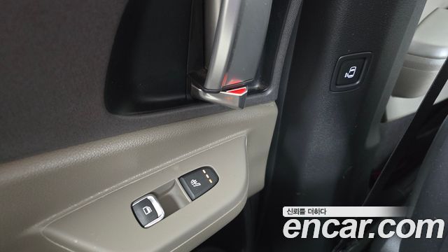 Kia Canival HEV 9 seater Prestige — photo 1 of 31