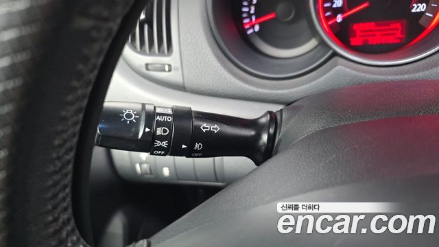 Kia Porte 1.6 Deluxe — photo 1 of 29