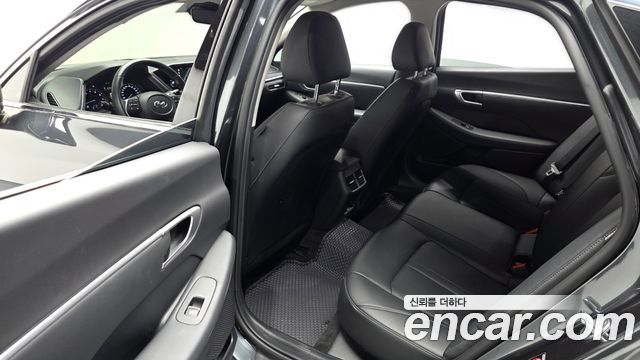 Hyundai Sonata 2.0 — photo 1 of 29