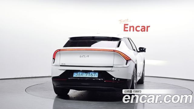 Kia EV6 Long Range — photo 1 of 32