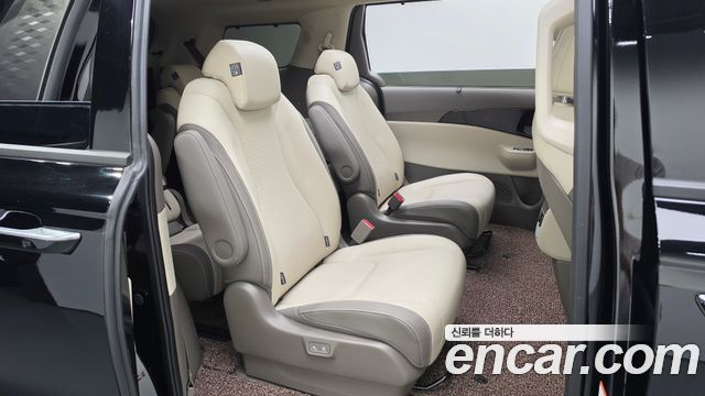 Kia Canival HEV 9seater Gravity — photo 1 of 39