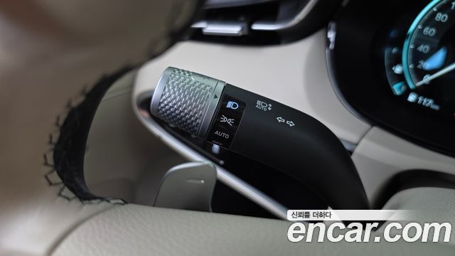 Genesis GV70 2.5T Gasoline AWD — photo 1 of 32
