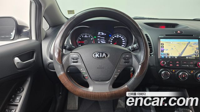 Kia K3 Deluxe — photo 1 of 31