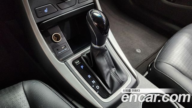 Hyundai AVANTE 1.6 GDi Smart — photo 1 of 33