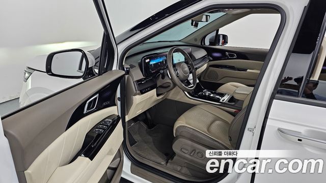 Kia Canival Gasoline 7-Seater Signature — photo 1 of 33