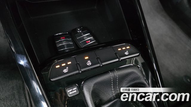 Kia Stonic Diesel 1.6 — photo 1 of 30