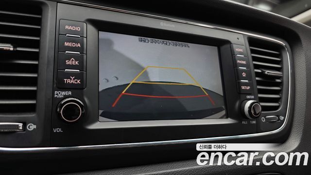 Kia Canival 9-Seater Luxury — photo 1 of 20