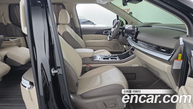 Kia Canival HEV 4-Seater Hi Limousine — photo 1 of 34