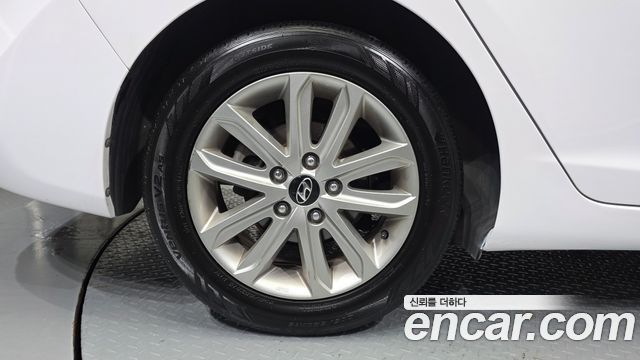 Hyundai AVANTE 1.6 GDi Modern — photo 1 of 30