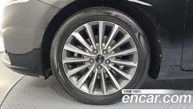 Kia K7 3.0 LPI Luxury (Rental Car) — photo 1 of 30