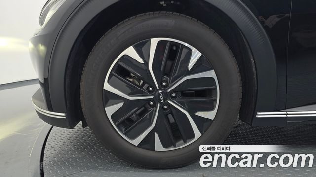 Kia EV6 Long Range — photo 1 of 30