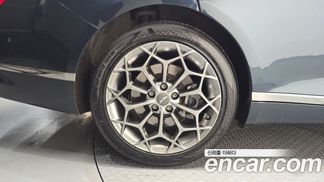 Genesis G80 Gasoline 2.5 Turbo 2WD — photo 1 of 31