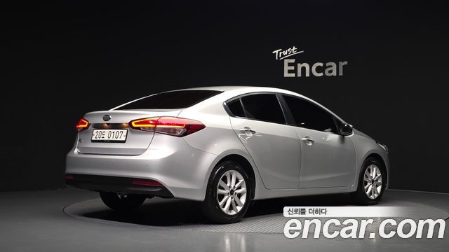 Kia K3 Trendy — photo 1 of 30