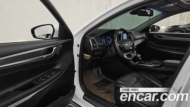 Hyundai Grandeur Exclusive — photo 1 of 36