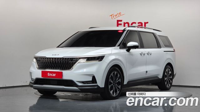 Kia Canival Diesel 9-Seater Prestige — photo 1 of 35
