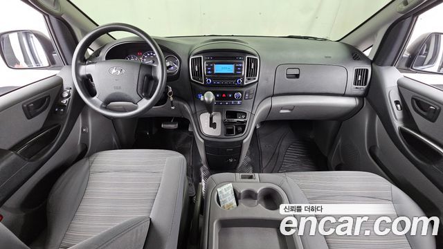 Hyundai Starex Wagon 12-Seater — photo 1 of 30