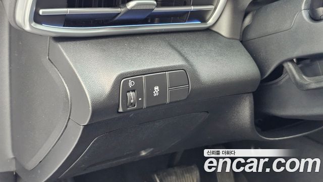 Hyundai AVANTE 1.6 — photo 1 of 37