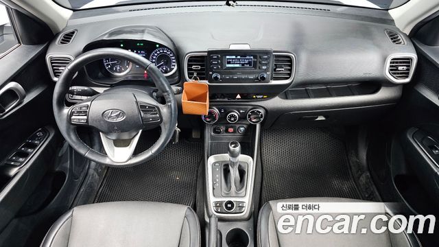 Hyundai Venue 1.6 Smart — photo 1 of 30