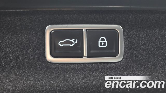 Genesis G70 Gasoline 2.0T 4WD — photo 1 of 20