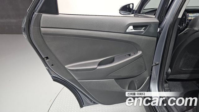 Hyundai Tucson Diesel 2.0 2WD — photo 1 of 30
