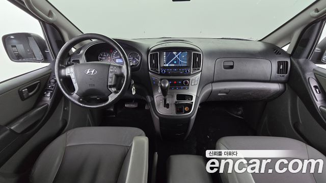 Hyundai Starex Van 5-Seater — photo 1 of 20